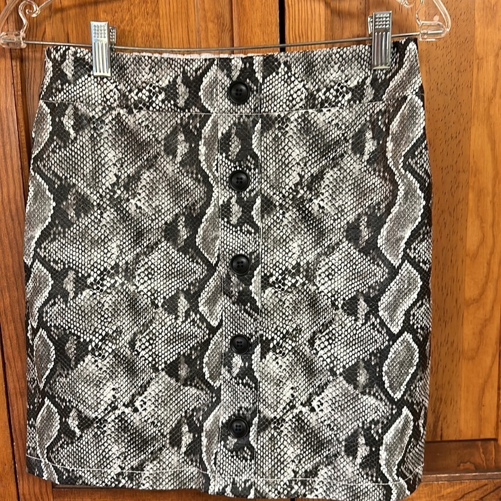 Shinestar Collection Python Snakeskin Faux Leather Mini Pencil Skirt Medium